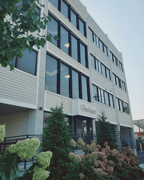 Stamford apartment for rent - A building with the word Glenluce on it.