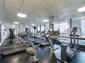 40Th floor skyline fitness center