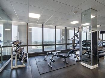 40Th floor skyline fitness center