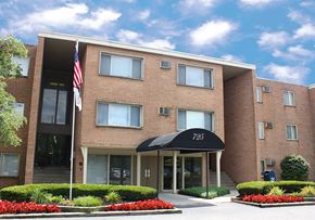 Covington apartment for rent - Building at Crown Pointe Apartments, Kentucky, 41014