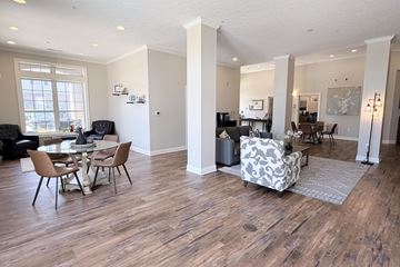 Columbus apartment for rent - A living room with a dining table and chairs.