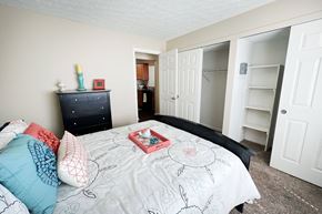 Cincinnati apartment for rent - a bedroom with a bed and a closet  at Fox Run Apartments, Cincinnati, OH, 45236