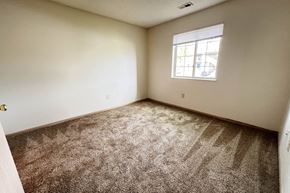 Galloway apartment for rent - an empty bedroom with carpet and a window at Eagle Crest Apartments, Ohio, 43119