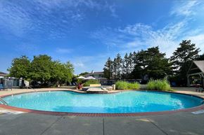 Cincinnati apartment for rent - swimming pool at Deercross Apartments, Ohio