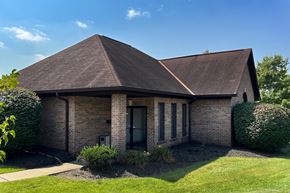 Crescent Springs apartment for rent - Green Outdoor at Colonial Village, Kentucky, 41017