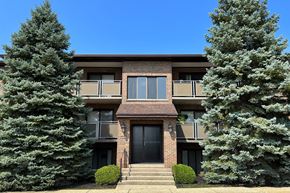 Crescent Springs apartment for rent - Elegant Exterior View  at Colonial Village, Crescent Springs