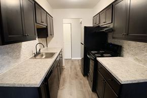 Covington apartment for rent - Renovated Kitchen at Crown Pointe Apartments, Covington, Kentucky