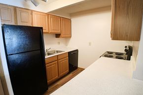 Franklin apartment for rent - Fully Furnished Kitchen at Wyndemere Apartments, Franklin, OH, 45005