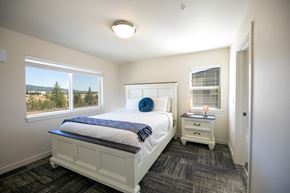 Spokane Valley townhouse for rent - Beautiful Bright Bedroom With Wide Windows at River Landing at Mirabeau, Spokane Valley