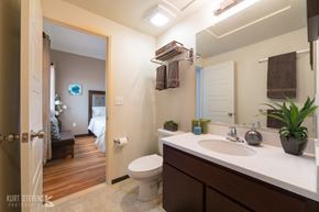 Kapolei apartment for rent - Wakea Garden Apartments bathroom with decor