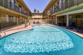 Northridge apartment for rent - University Commons pool