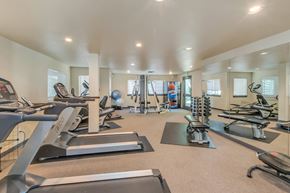 Olympia apartment for rent - Courtside Apartments fitness center
