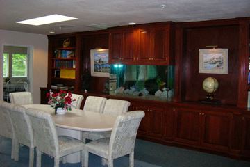 Bellevue apartment for rent - a dining room with a fish tank and a table