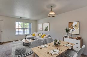 Fort Collins townhouse for rent - Bull Run staged dining area