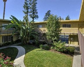Northridge apartment for rent - University Gardens exterior courtyard
