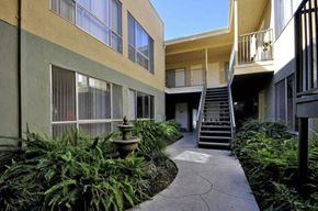 Woodland Hills apartment for rent - Atrium Court exterior building pathway