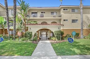 Norwalk apartment for rent - Capistrano Gardens Front Walkway