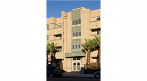 Los Angeles apartment for rent - Casa De Angeles - Entrance Portrait
