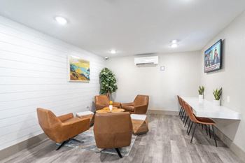 Wifi lounge  with work and study area