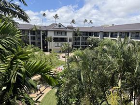 Kahului apartment for rent - The Waterfront Apartments Courtyard and Landscaped Grounds