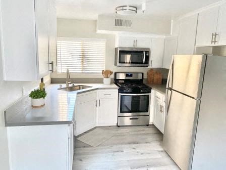 Floor plan for 2 beds, 2 baths, 761 sqft