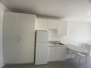 Irvine apartment for rent - Irvine Inn kitchen
