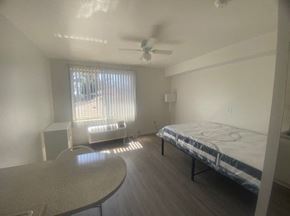 Irvine apartment for rent - Irvine Inn living area