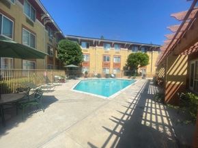 Irvine apartment for rent - Irvine Inn pool