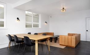 Hollywood apartment for rent - The Julie Lee lounge