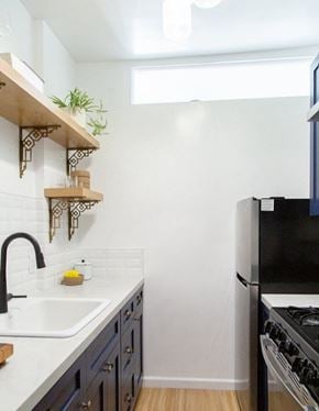 Hollywood apartment for rent - The Julie Lee kitchen appliances