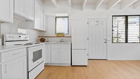 Honolulu apartment for rent - Kahakai Apartments Unit 20 kitchen appliances