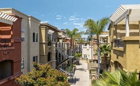 San Diego apartment for rent - La Entrada courtyard