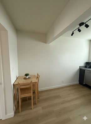 Milpitas apartment for rent - Laura Apartments Studio Dining Area