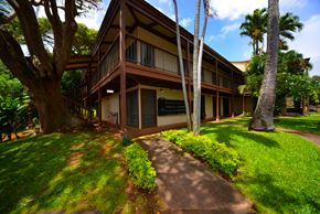 Lahaina apartment for rent - Coconut Inn exterior building
