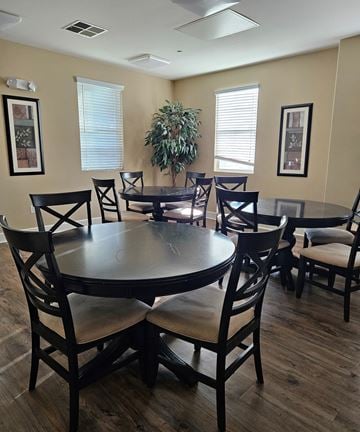 San Jose apartment for rent - A dining room with a round table and chairs.