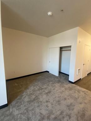 Oakland apartment for rent - Miley Gardens carpeted floor