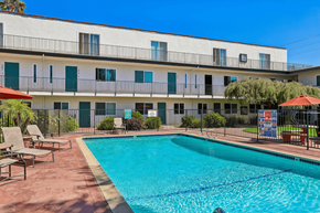 Ventura townhouse for rent - OceanView Townhomes pool