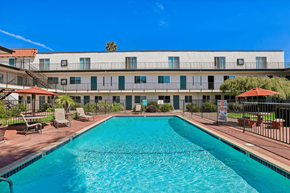 Ventura townhouse for rent - OceanView Townhomes pool