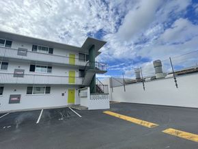 Waipahu apartment for rent - the building where the motel is located has a parking lot