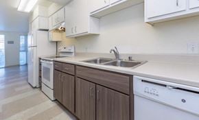 San Francisco apartment for rent - Pacific Pointe kitchen appliances