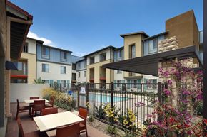 Lynwood apartment for rent - Park Place - Dining Pool