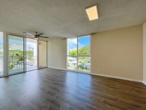 Honolulu apartment for rent - Punahou Heights Living Room with Picture Window Views