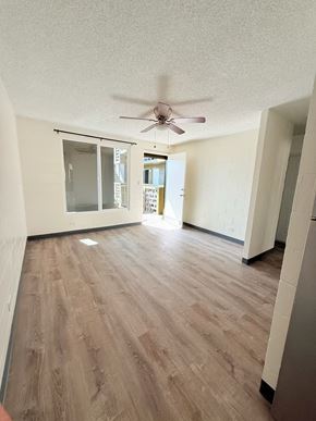 Waipahu apartment for rent - A room with a ceiling fan and wooden flooring.