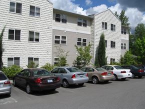 Bothell apartment for rent - Riverside Landing Front of Building and Parking Lot