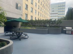 Los Angeles apartment for rent - San Lucas Apartments courtyard