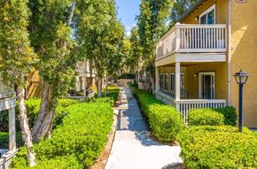 Spring Valley apartment for rent - Spring Villa walkway