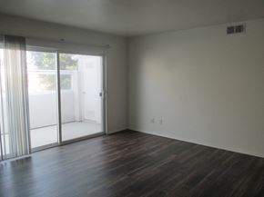 Delano apartment for rent - Sunny View living area