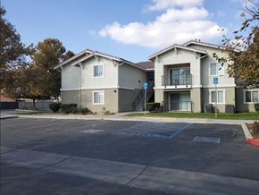 Delano apartment for rent - Sunny View parking