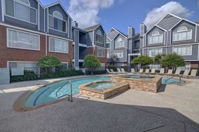 Dallas apartment for rent - Trellis at Lake Highlands pool area