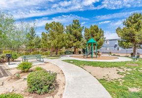 Palmdale apartment for rent - Twin Palm playground